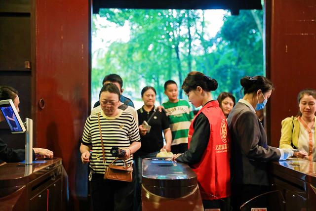 成都杜甫草堂博物馆国庆中秋系列活动：多举措惠民便民，推动诗意文化走向世界
