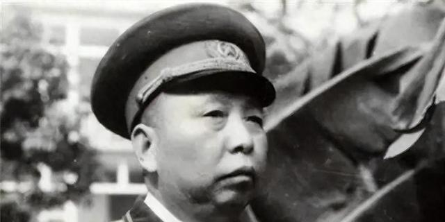 毛主席临终前为何拿掉叶剑英军权？众人不解，多年后才知主席苦心