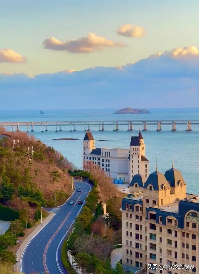 大连秋日鎏金时：荧光海低语，老电车叮咚，海鲜盆里盛着山海情