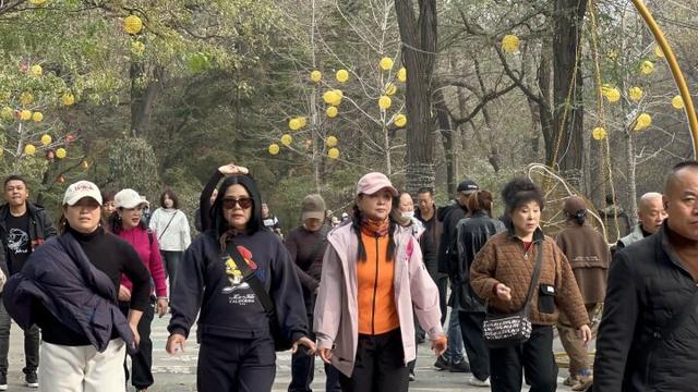 欢度重阳佳节！千山景区客流爆棚