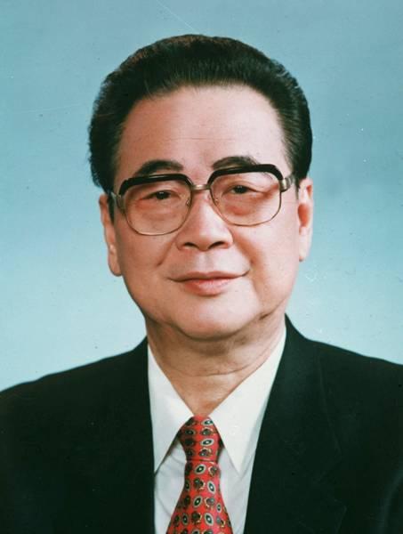 传闻他是周恩来的养子，1988年当上国务院总理，晚年对外界回应