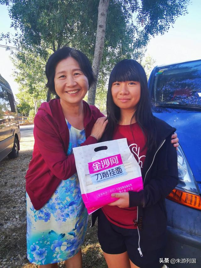 西班牙自驾见闻，倾斜的欧洲门与孤独的中国女孩