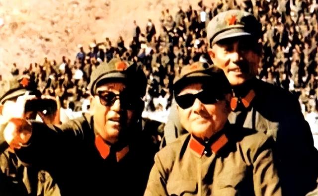 1985年百万大裁军，元帅上将大有人在，为何中央却选了个少将主持