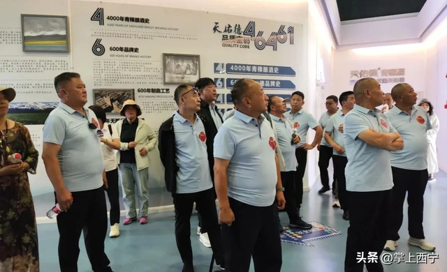 “千人游厂·万人游园”共赴青稞酒乡