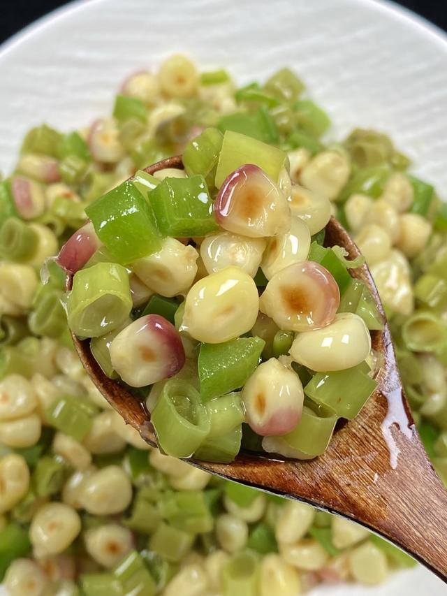 钾是香蕉50倍！中老年隔天吃这菜，腿脚有劲护肝脏，3种做法超香