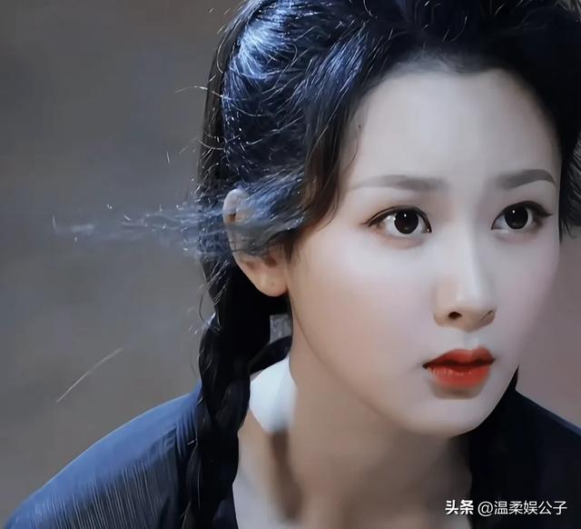 32岁杨紫又“变脸”，皮肤紧致一脸高原红，重回“锦觅”颜值巅峰