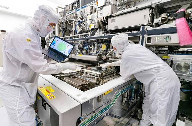 特朗普只想拿台积电后走人?大陆掐住命门，双制衡击碎美国霸权梦