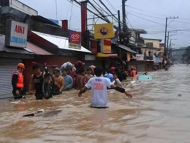 局势已恶化，菲国61个市镇大断电，忙着反华的马科斯，被要求下台
