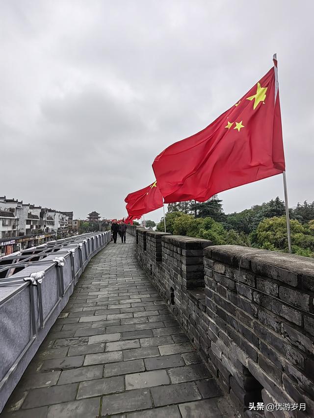 襄阳古城汉江风景很美