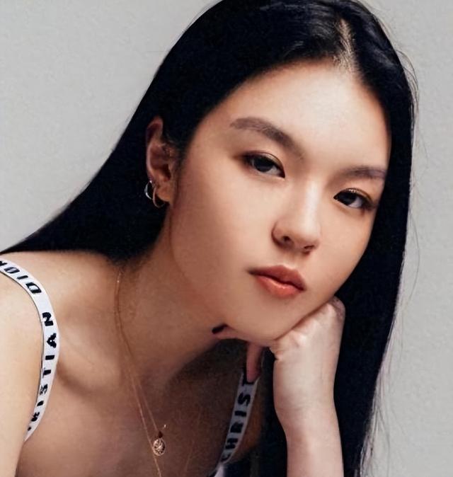 李咏也没想到，自己离世7年后，23岁的女儿就走上一条“不归路“