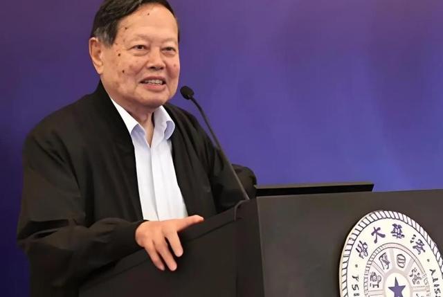 演都不演了！杨振宁去世仅7天	，恶心的一幕出现，结局大快人心