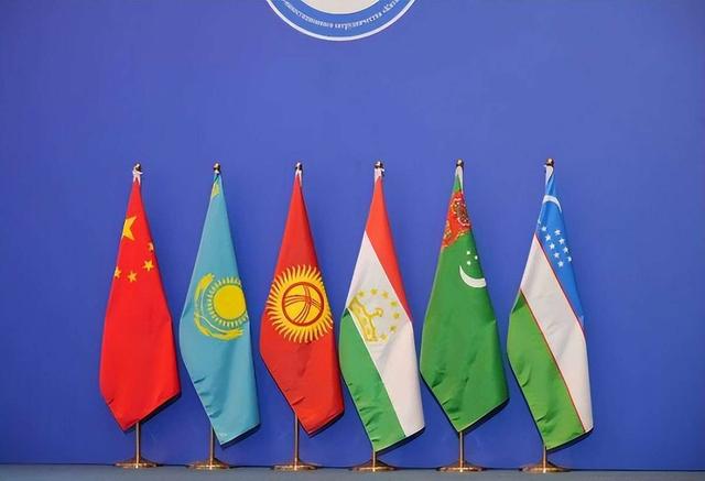 多国首脑即将赶到东京！高市早苗瘪着嘴笑，全球已收到中国的通知