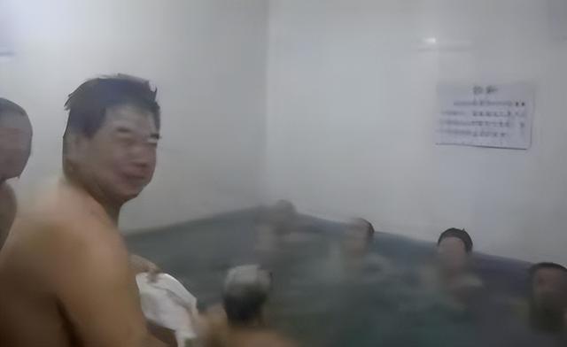 在川藏线奔波一个月，回到雅安洗一次澡，是我们汽车兵的凯旋仪式