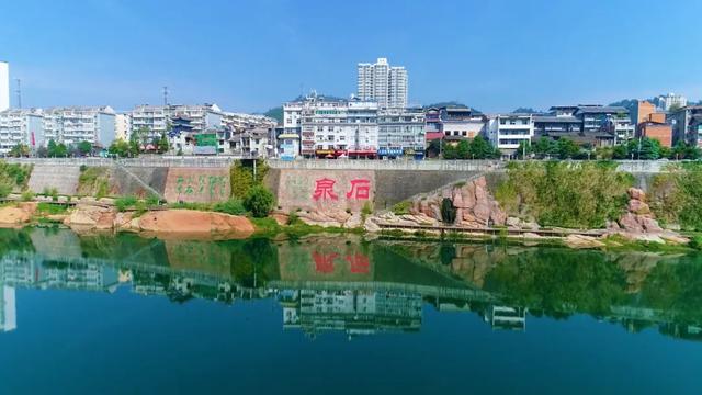 烟火漫石泉，山水寄长情