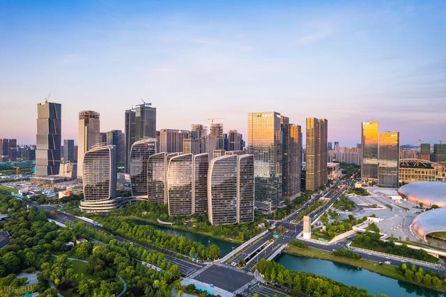 2025年中国百强城市排行榜出炉，杭州凭啥取代广州进入前四名