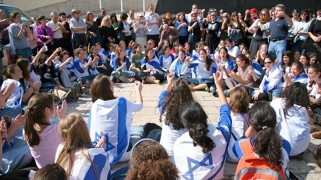 去以色列，看过奥斯维辛集中营，对“犹太人”的说法转变了5次