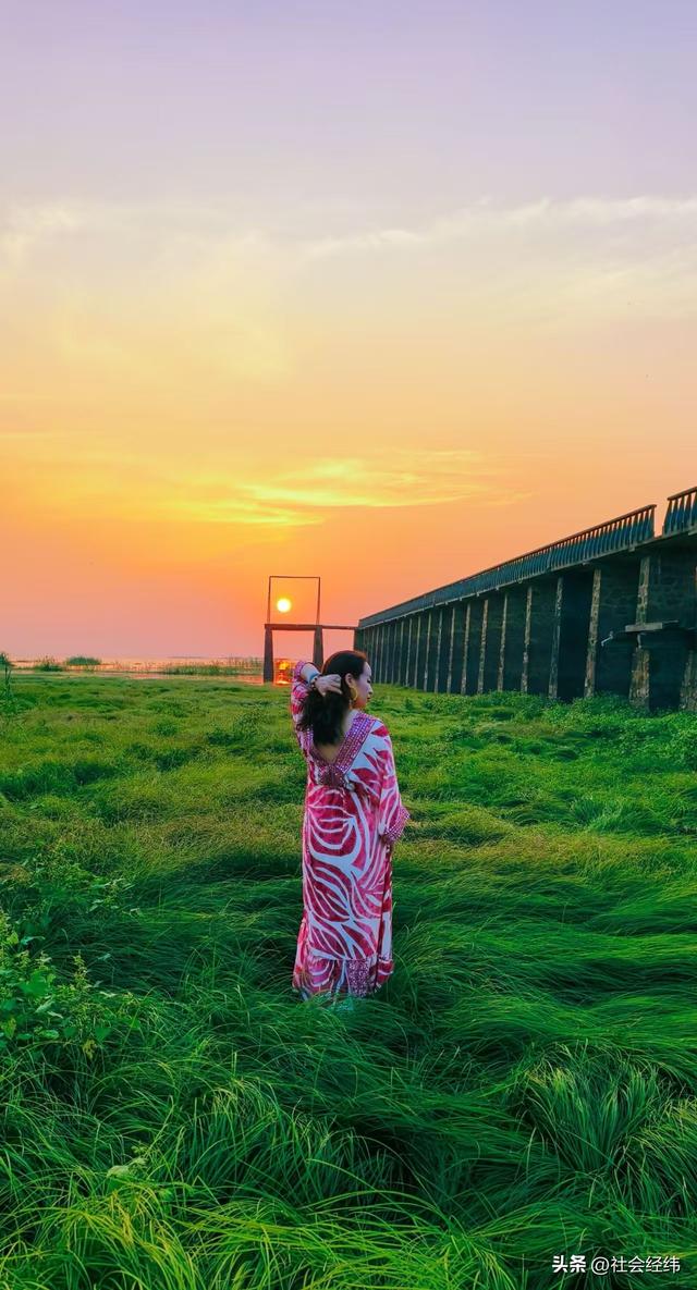 每日一景|石臼湖溧水张许村栈桥赏 “橘子海” 夕阳，水天交融