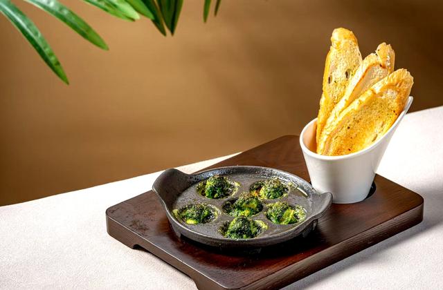 山海缔造的法中双味饕餮盛宴——深圳海上世界幕爵法餐探秘。