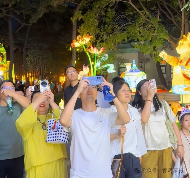萌宠狂欢节来啦！逛灯会还能免费撸奇珍