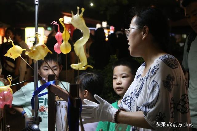 永宁门内外游客如织