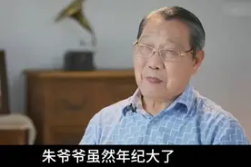 90岁老人坐拥三套别墅，每天都下馆子，自得其乐！图片