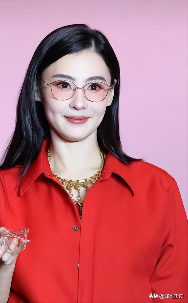 谢霆锋也没想到，张柏芝会因阅兵当天的一特殊举动，实现口碑暴增