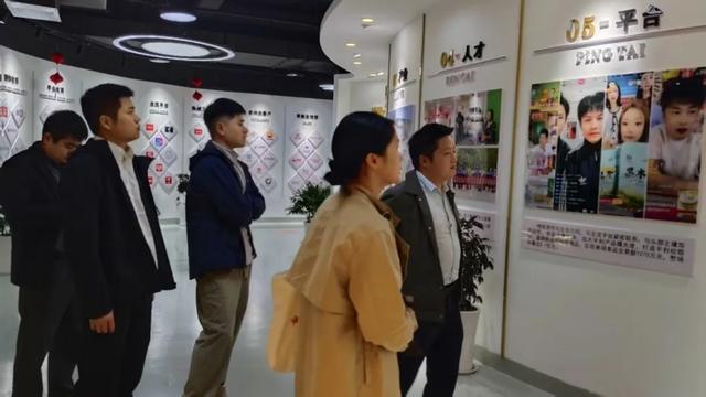 石泉县经贸科技局：汇聚电商产业力量 城市发展添新活力