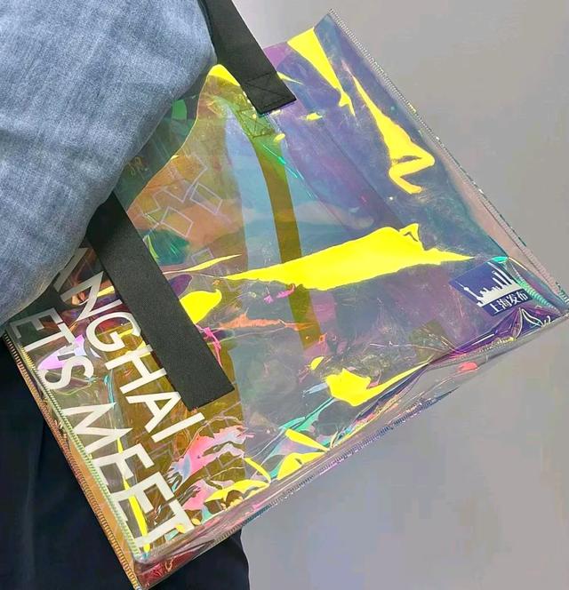 2025上海书展明天开幕，小布在“2+8”会场等你！还有书展门票福利赠送~