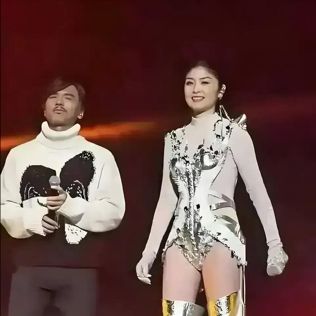 陈慧琳演唱会穿三角裤衩，五十多了合适吗？人老心不老 不愧是女神