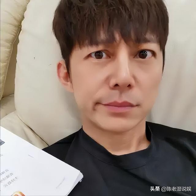 51岁主持人何炅近况：无妻无子、与保姆相伴，如今终于与自己和解