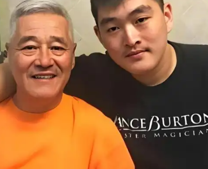 钱再多有什么用？儿子败家女儿抑郁，67岁赵本山为所有人提了醒