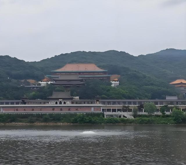 越扒越有！少林寺刚被调查不久，灵隐寺也上了热搜，方丈生活被曝