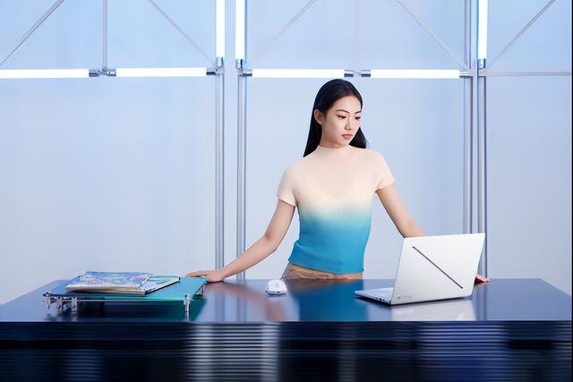 ROG幻Air 2025，差旅达人的移动工作站