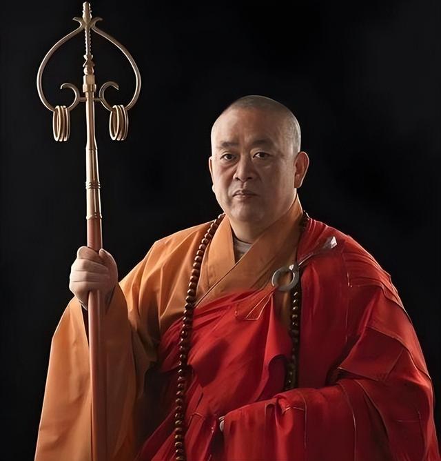 释永信风波刚平，李湘突然发文回应，一句话坦白二人真实关系