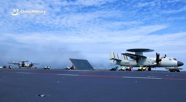 美媒：中国福建舰打击群完成首次实弹训练，但战斗力不值得期待？