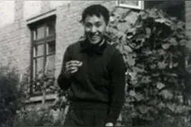 一位女孩从1岁到30岁和父亲的合影，网友：满满感动一辈子的恩情图片