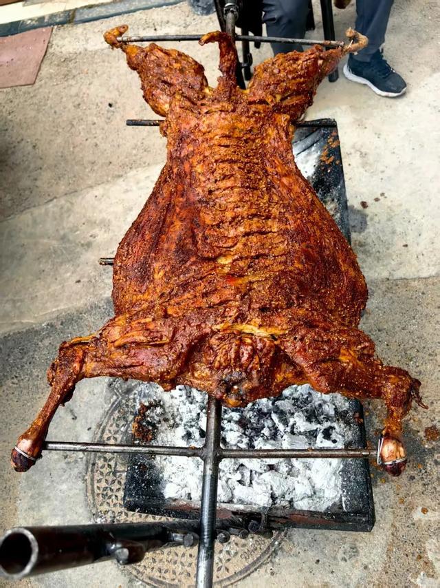 崇礼烤全羊香不香？醉了的老兵，当场念出昨晚醉酒写的诗…