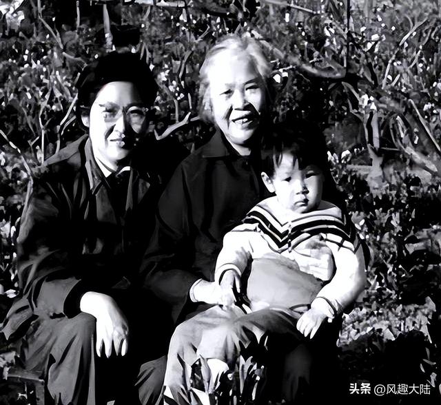 贺怡车祸身亡并非意外？多年后才得知：她临死前看到有人举着火把
