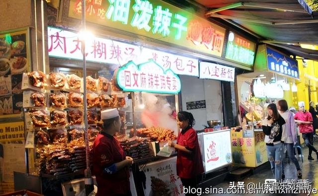 秋雨中的“西安回民街”街市（“陕西之旅”之六）