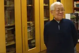 风水大师蔡伯励，只一句“你亡妻死得惨”，就收了李嘉诚200万图片