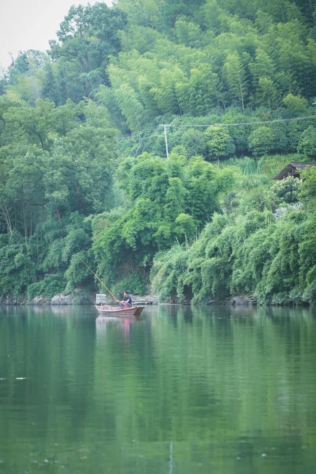 解锁初秋遛娃新花样！登山、溯溪、竹筏漂流……带娃玩转丹霞山水间