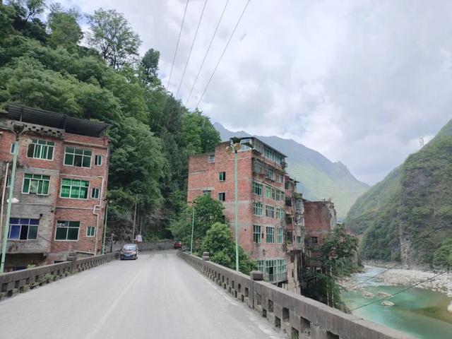 穿行巴山大峡谷，跨越川渝省界（宣汉-城口）
