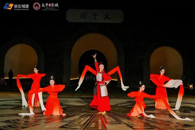 火树银花映古城！这个假期崇左太平古城氛围感拉满了