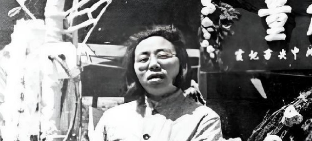 女叛徒随蒋叛逃台湾，1981年高调回国	，老同学一句话令她无地自容