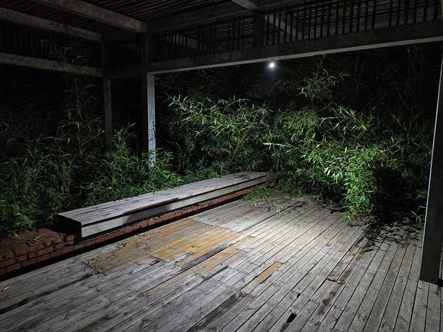 口袋照明神器！凯瑞兹双子星E8三光源金属转头EDC手电体验