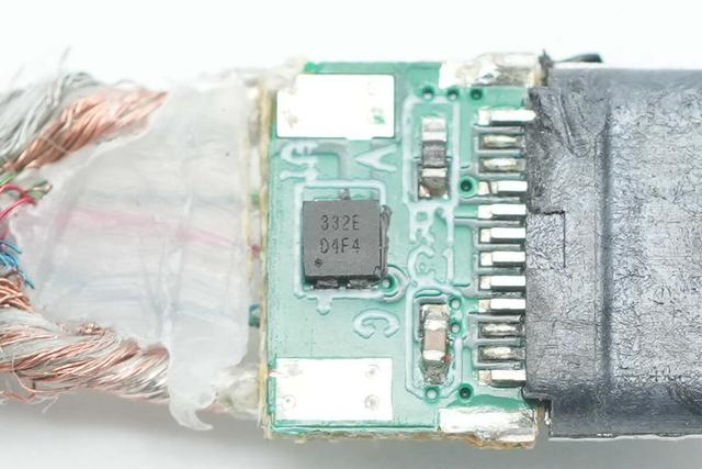 伸缩线+线盒设计，不缠绕更便携，thinkplus 240W轻锋数据线拆解