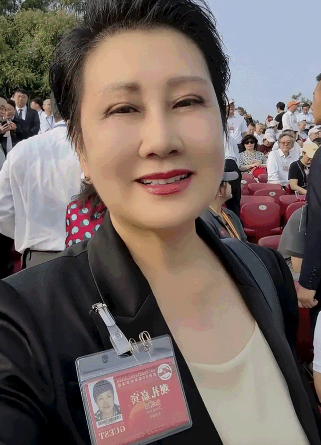 63岁张凯丽也没想到，因阅兵上的一个举动，她的口碑“彻底逆转”