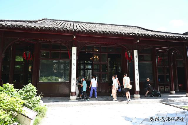 融合了江南园林精致细腻与北方园林宏大气魄的何园，别有一番韵味