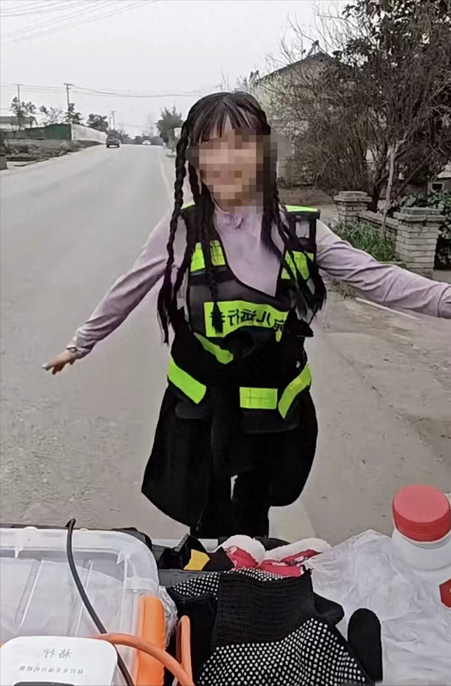 徒步200公里体验0花费，女子全程白嫖，自认为坚强，被老板上课