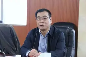 曾拥有百万粉丝的68岁退休厅官被查，去年任上落马的两名副省级官员均曾是其下属图片